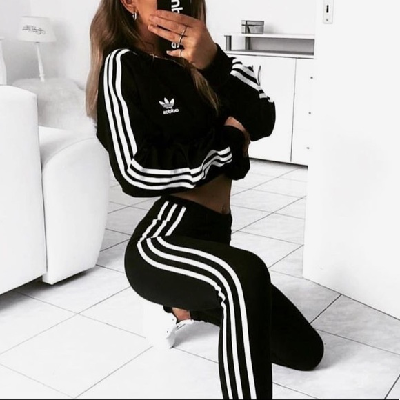 adidas Tops - Adidas crewneck